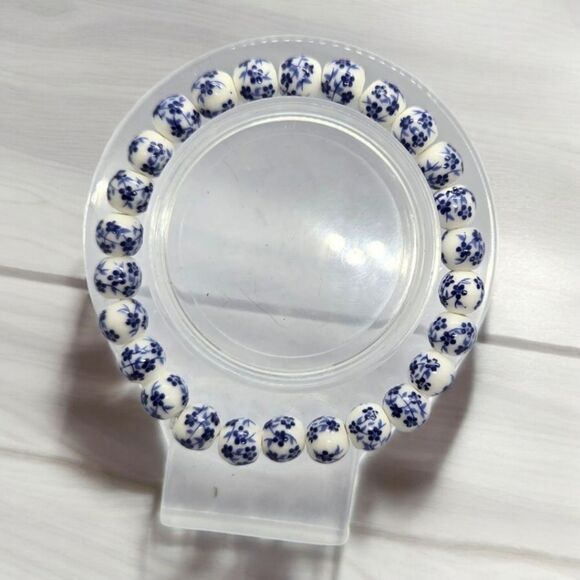 Blue Floral Porcelain Beaded Bracelet Retro White Vintage Vibes Stretch Band - Picture 6 of 6
